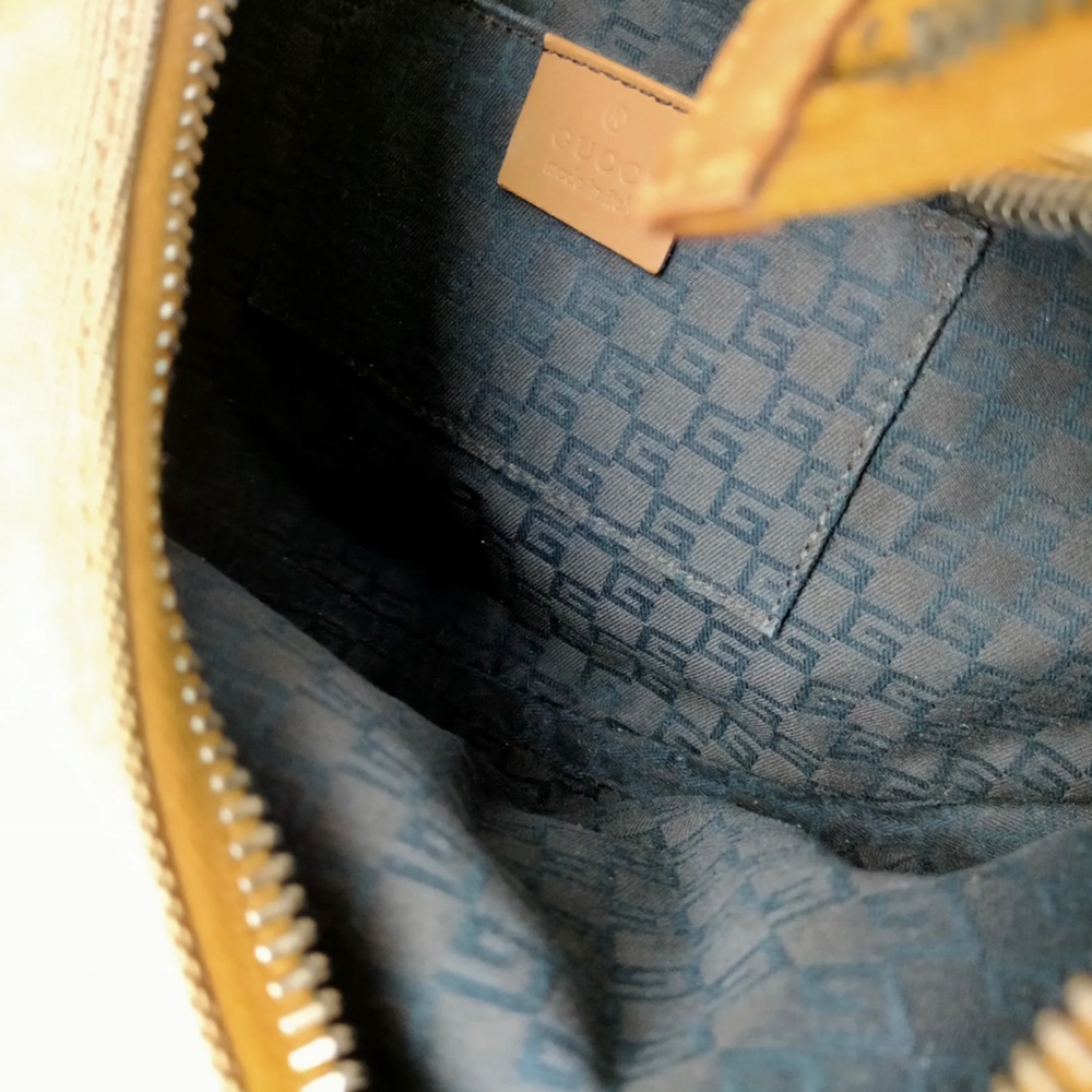 Gucci Shoulder Bag - Picture 8 of 10